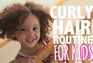Bea's Bathtime Routine | Curly Kids