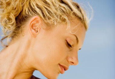 How to Lighten Your Hair with DIY Herbal Lightener