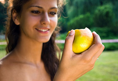 3 Brilliant Apple Cider Vinegar Beauty Fixes