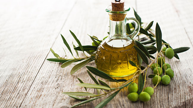 [Image: OLIVE-oil-for-hair-650x365.jpg]