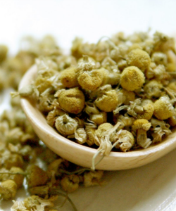 9 Hair & Beauty Benefits of Chamomile