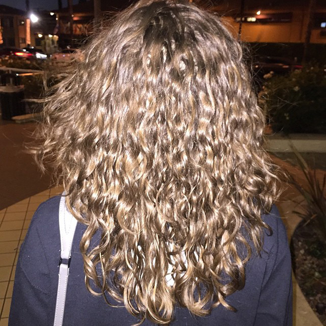 Zendaya Shows Us What Her REAL Hair Looks Like